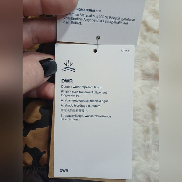 NEW The North Face Womens Circaloft Jacket Small Almond Butter Outdoors - Picture 8 of 12